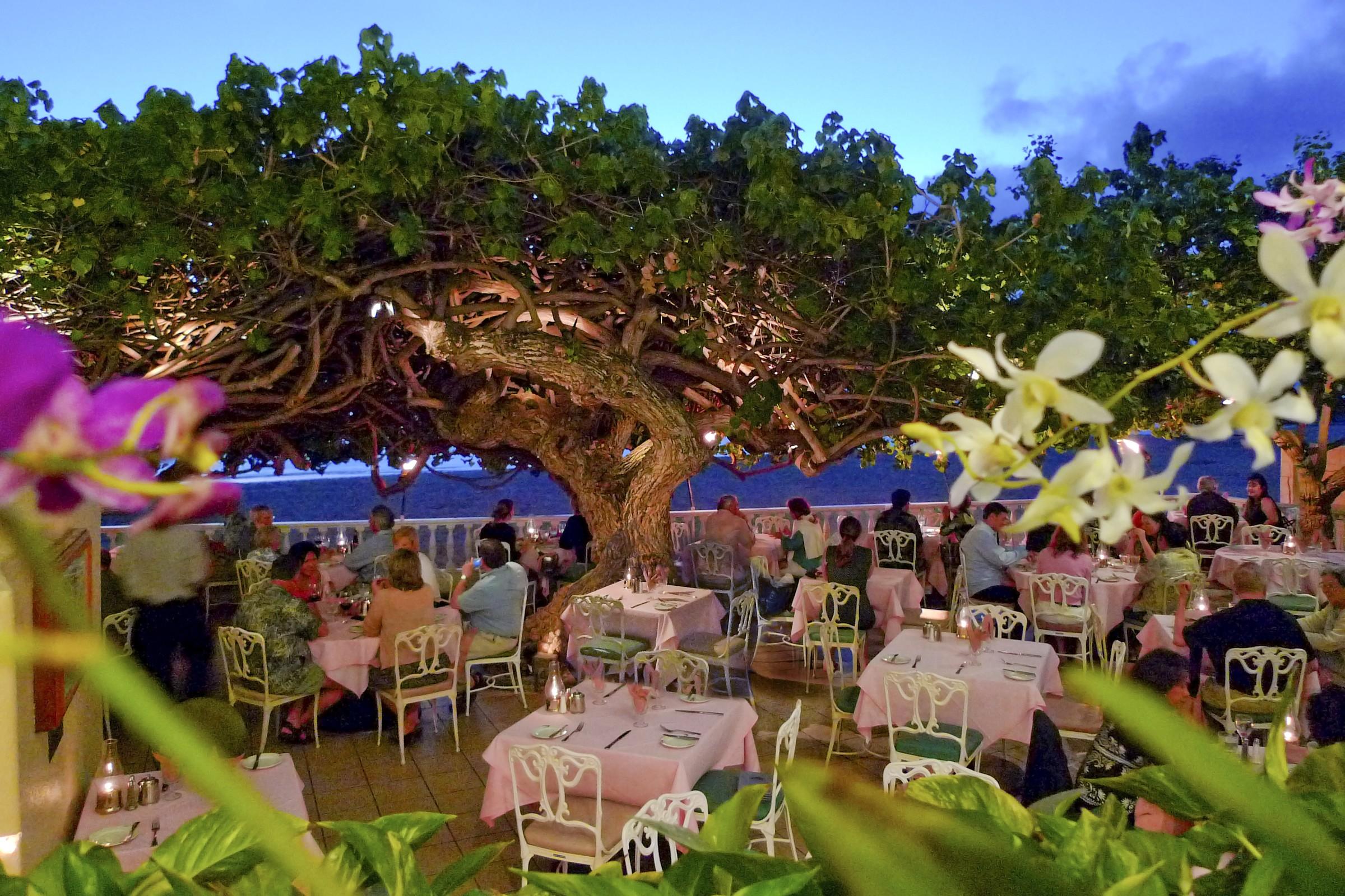 Kaimana Beach Hotel Honolulu Exterior photo