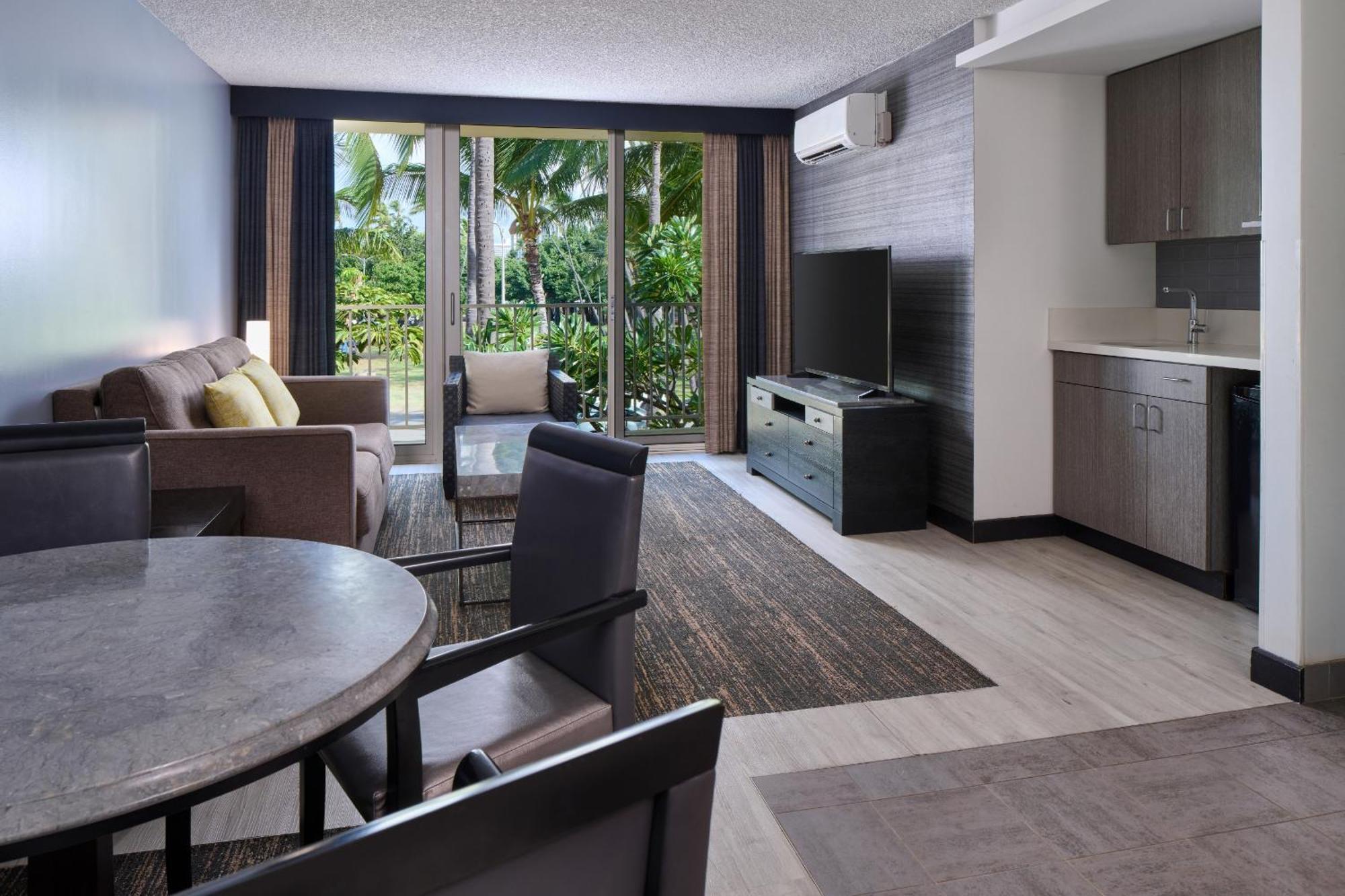 Kaimana Beach Hotel Honolulu Exterior photo
